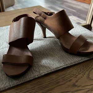 Vince camuto shoe tan color size 8